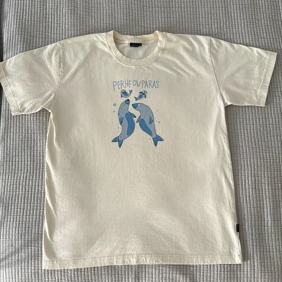 R Collection T Shirt with Blue Dolphin Print with ‘Family is the Best’ Sz XL - Picture 2 of 6